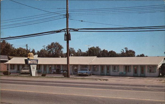 Bell Motel - Vintage Postcard